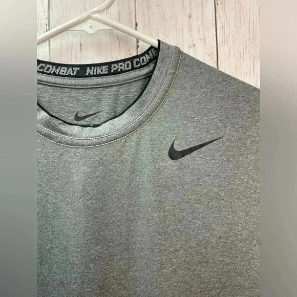 Nike Pro Combat Dri-Fit Tank top Size Small Workout/Gym - Picture 3 of 8